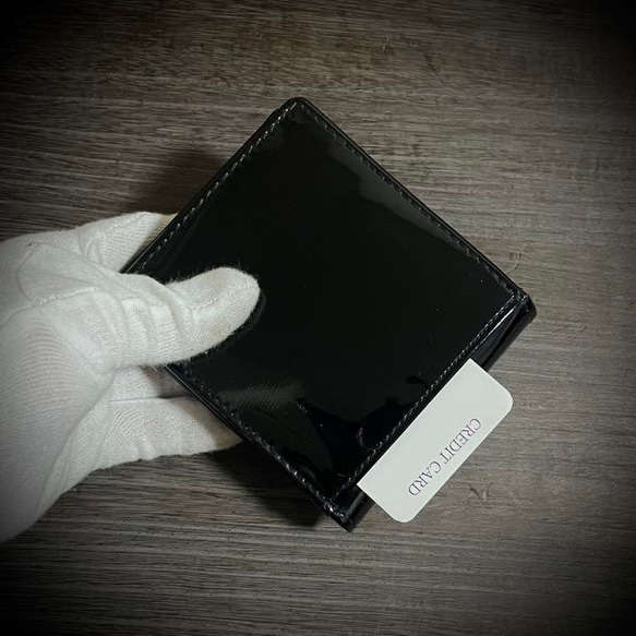 ～上品な艶～ パテントレザー 二つ折財布 折財布 カード10枚収納 大容量 コンパクト 艶 エナメル ブラック ブラウン 3枚目の画像