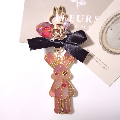 リリィページです。レジン ペンダント キーホルダー うさぎ handmade》うさぎカップレジンキーホルダー | fluffy's
