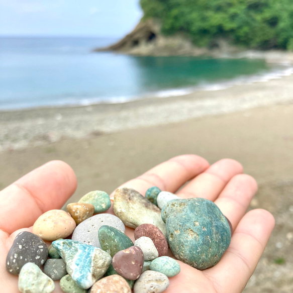 流木に蒔絵のネックレス　いい感じの石ころ 6枚目の画像