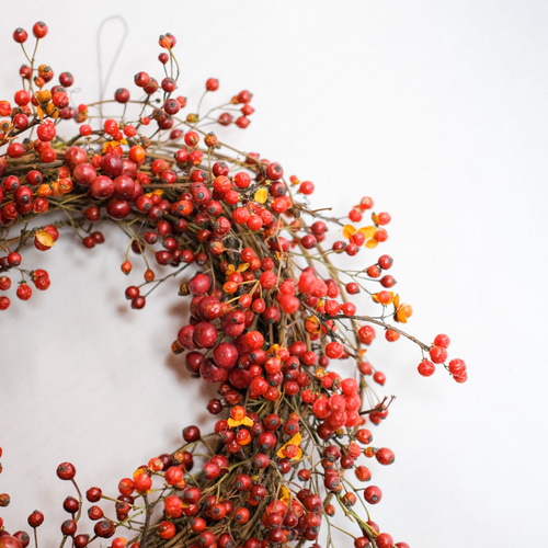 グランマのハンドメイド風　赤い木の実のざっくりリース グランマのハンドメイド風 赤い木の実のざっくりリース