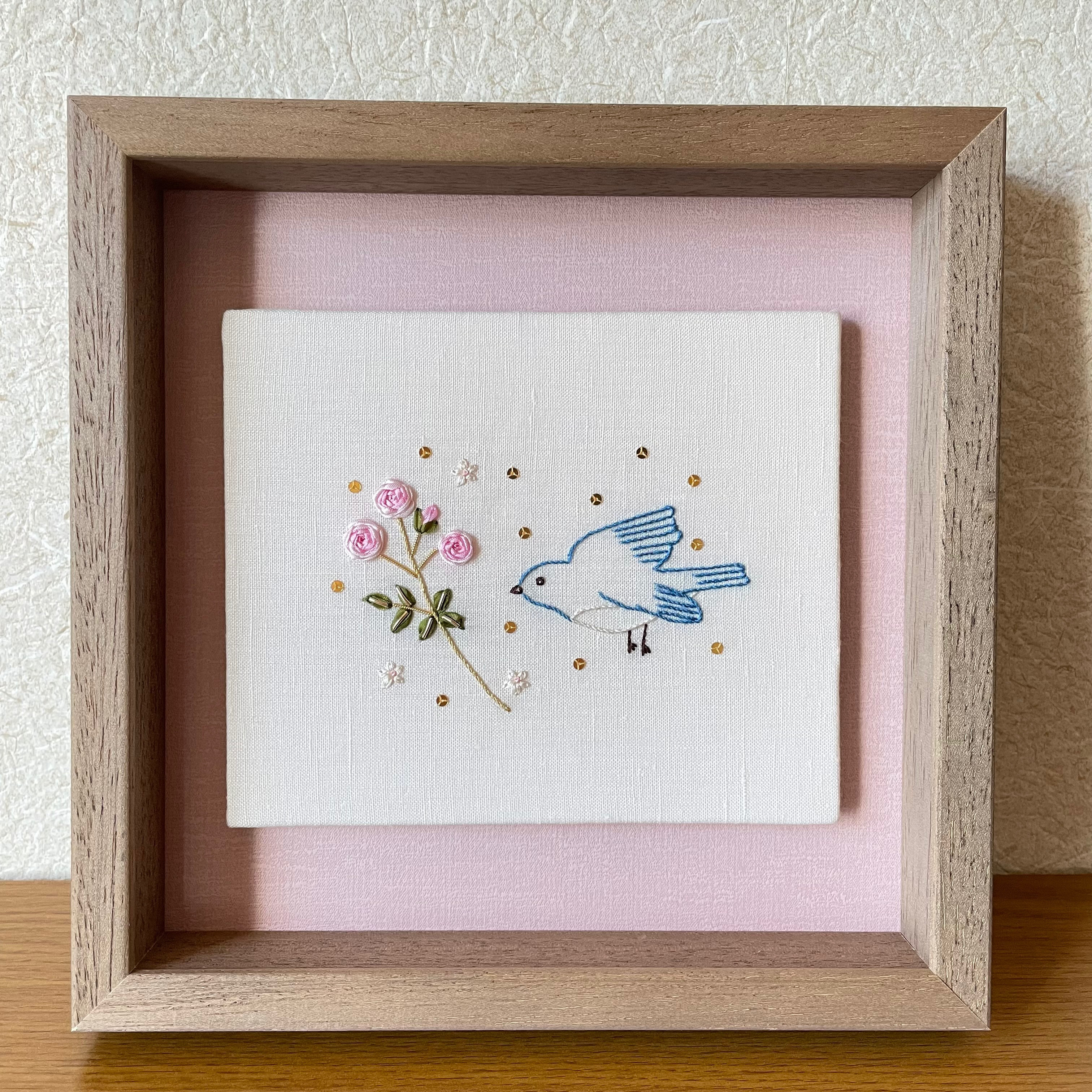 刺繍リトルアート　青い小鳥と薔薇