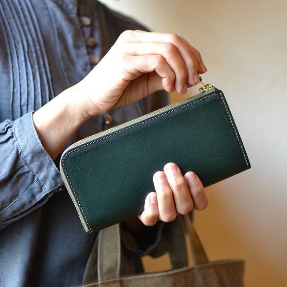 少し小ぶりな長財布「ティオ・深緑」 1枚目の画像