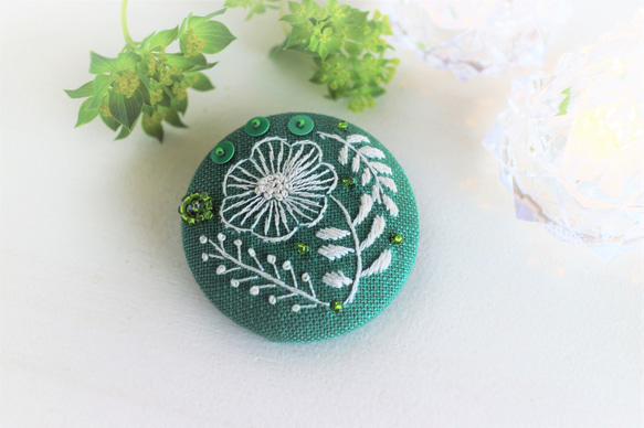 本当に信頼出来る店 北欧ボタニカルフラワー＊手刺繍ブローチ＊みどり ブローチ アクセサリー