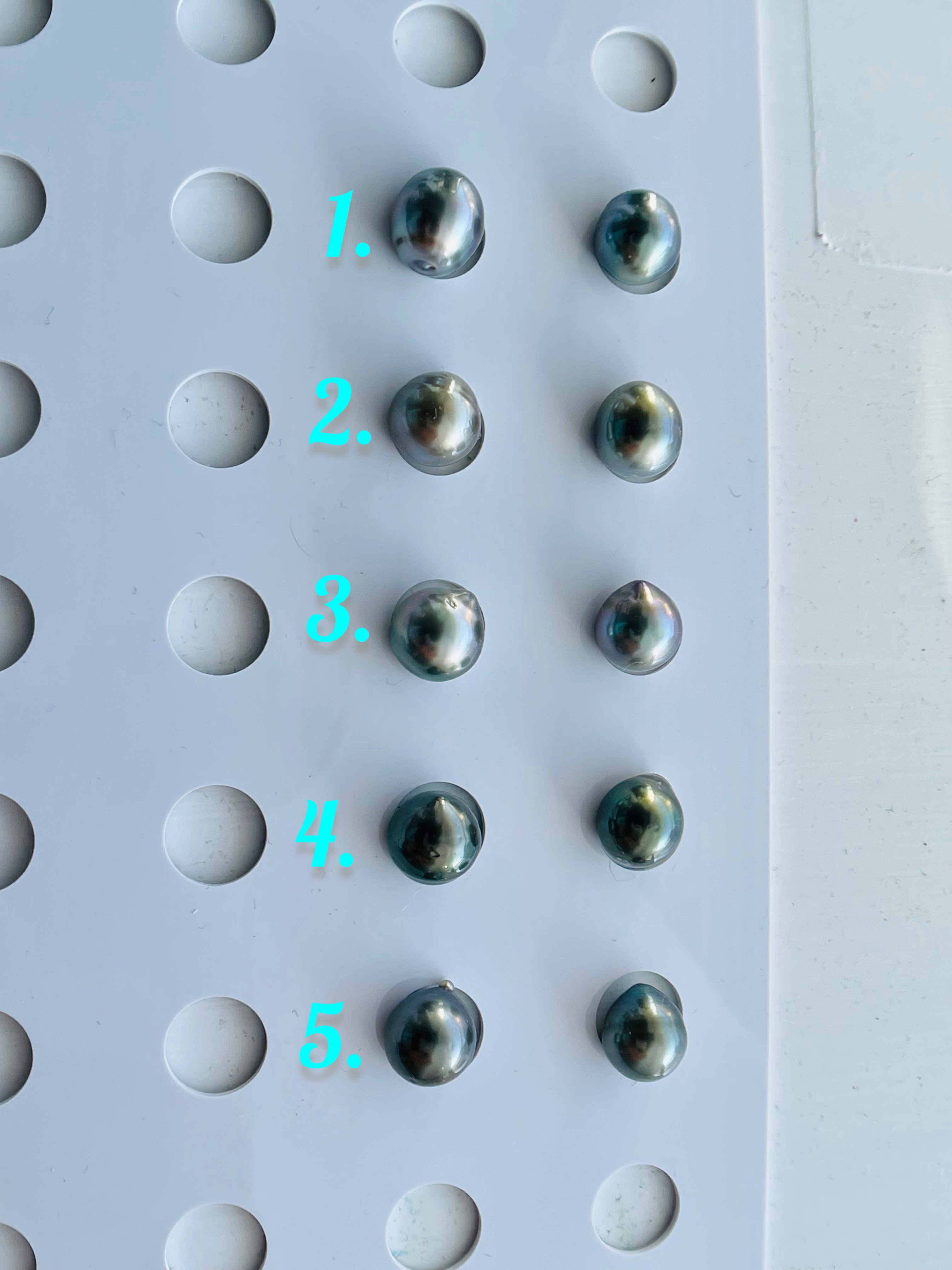 タヒチアンパール　ピアス　イヤリング　9mmドロップ　AA サファイア/カイヤナイト　レバーバック黒真珠