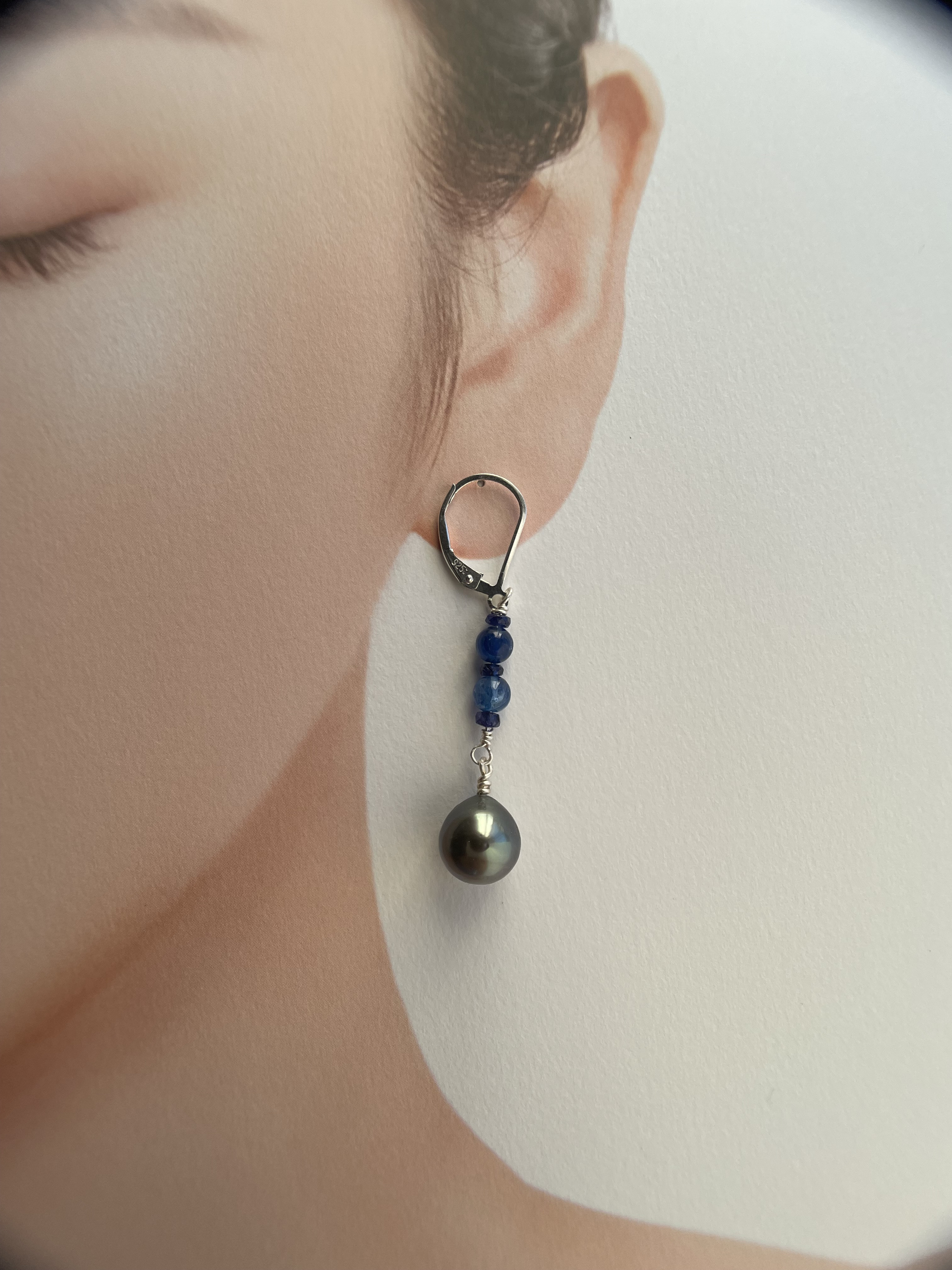 タヒチアンパール　ピアス　イヤリング　9mmドロップ　AA サファイア/カイヤナイト　レバーバック黒真珠