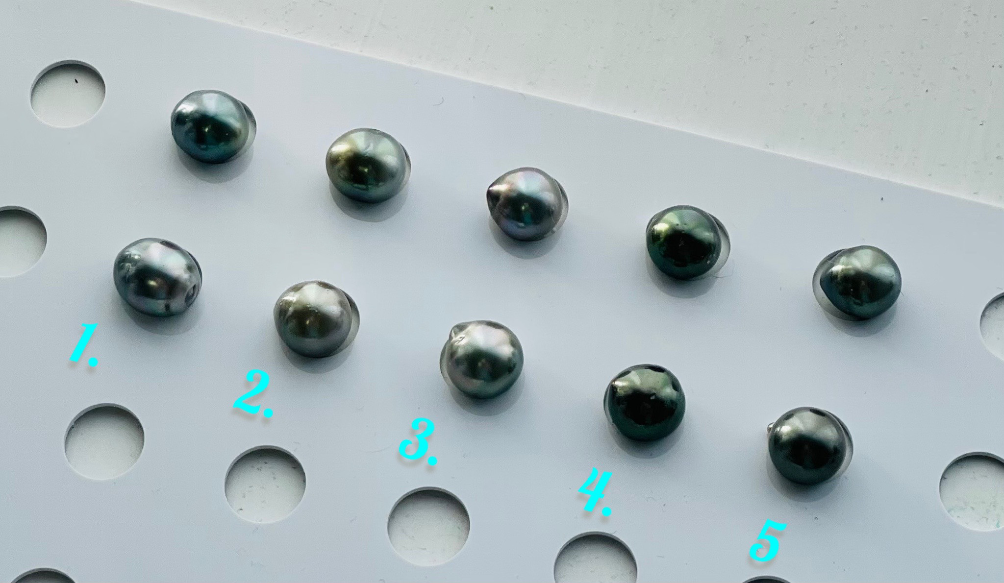 タヒチアンパール　ピアス　イヤリング　9mmドロップ　AA サファイア/カイヤナイト　レバーバック黒真珠