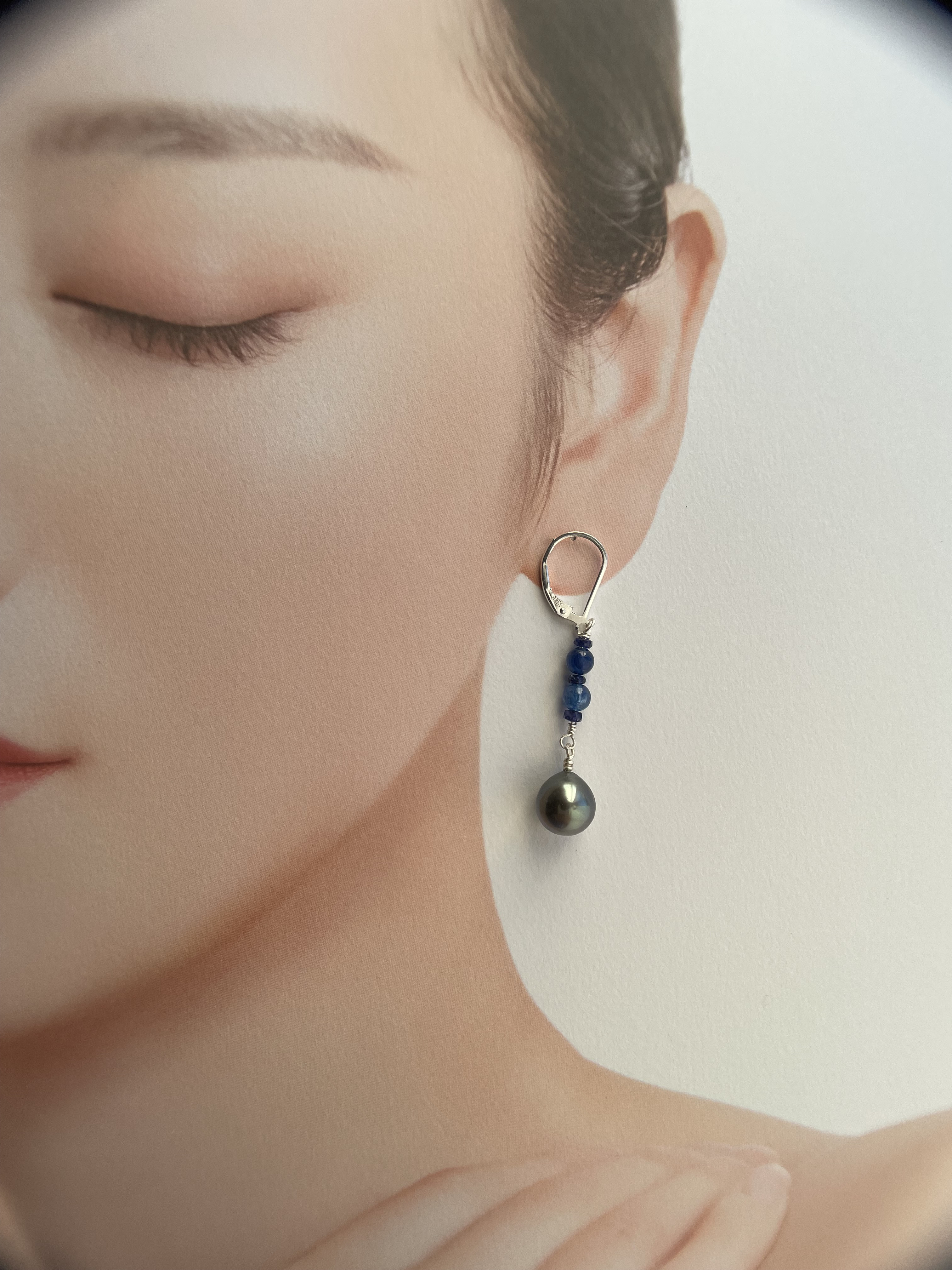 タヒチアンパール　ピアス　イヤリング　9mmドロップ　AA サファイア/カイヤナイト　レバーバック黒真珠