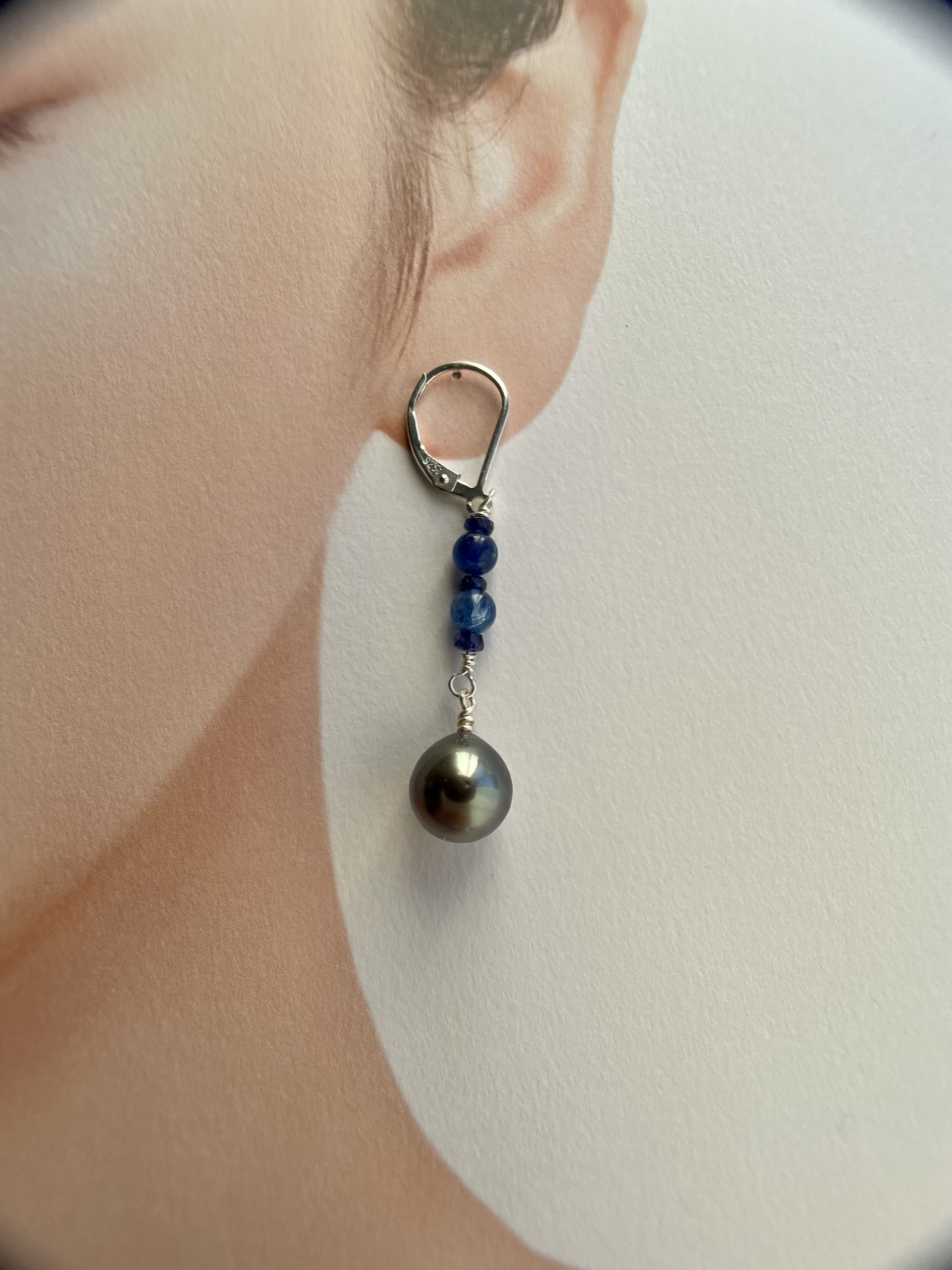 タヒチアンパール　ピアス　イヤリング　9mmドロップ　AA サファイア/カイヤナイト　レバーバック黒真珠