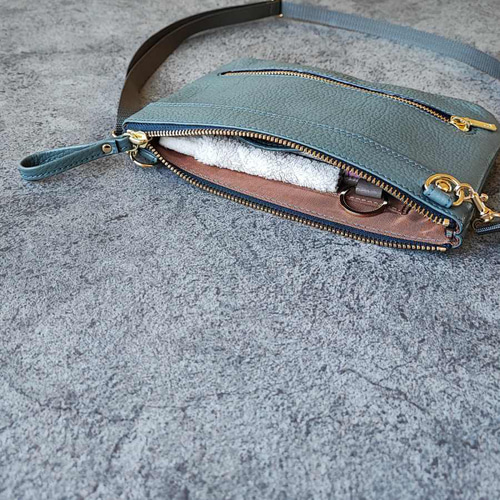 小銭が自動で分かれるお財布ポシェット（ブルーグレー） レザー