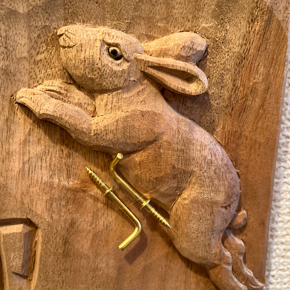 ウサギと富士山　うさぎの壁掛け　来年の干支　卯年　ウサギ　坪井彫刻　【ト】 6枚目の画像