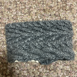 フィッシュボーン編みと縄編みのバイカラーネックウォーマー 5枚目の画像