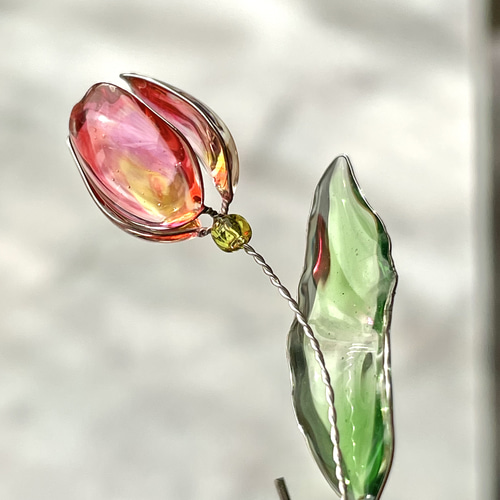 チューリップのピアス ワイヤーフラワー レジンアクセサリー ピアス