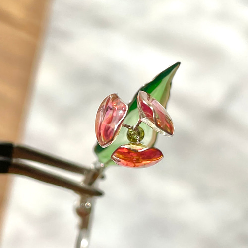 チューリップのピアス ワイヤーフラワー レジンアクセサリー ピアス