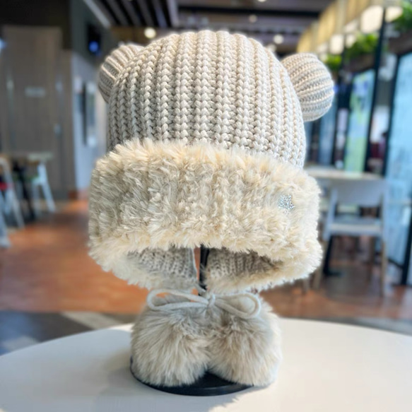 冬の帽子、ニットハット、ニット帽、防寒対策、アイボリー 1枚目の画像