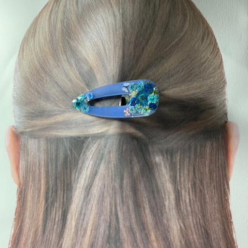 ヘアクリップ ブルーのくすみカラーにお花をぎゅっと閉じ込めたかすみ 