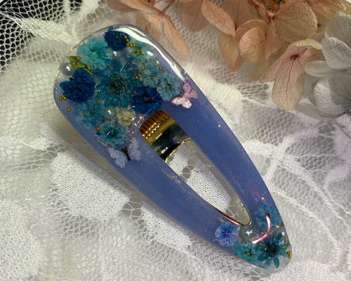 ヘアクリップ ブルーのくすみカラーにお花をぎゅっと閉じ込めたかすみ 
