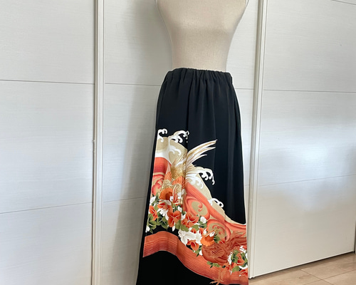 黒留袖リメイク 華やかな尾長鳥 ロングスカート 正絹 フリーサイズ