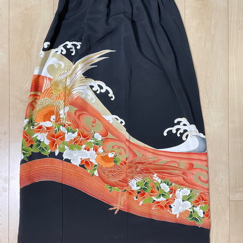 黒留袖リメイク 華やかな尾長鳥 ロングスカート 正絹 フリーサイズ  