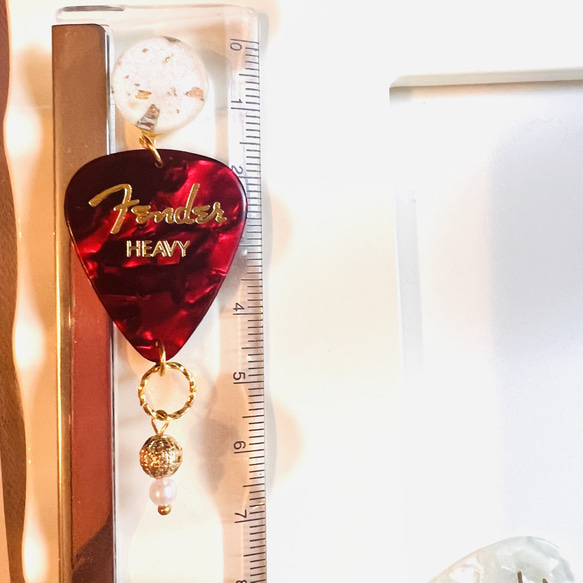 再販　Fender ☆ フェンダー　ピック　〜red＋ゴールド 6枚目の画像