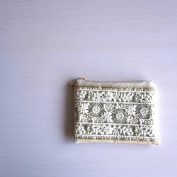【送料無料】刺繍リボンのミニポーチ　-ベージュベースにレース模様の刺繍リボン- 2枚目の画像