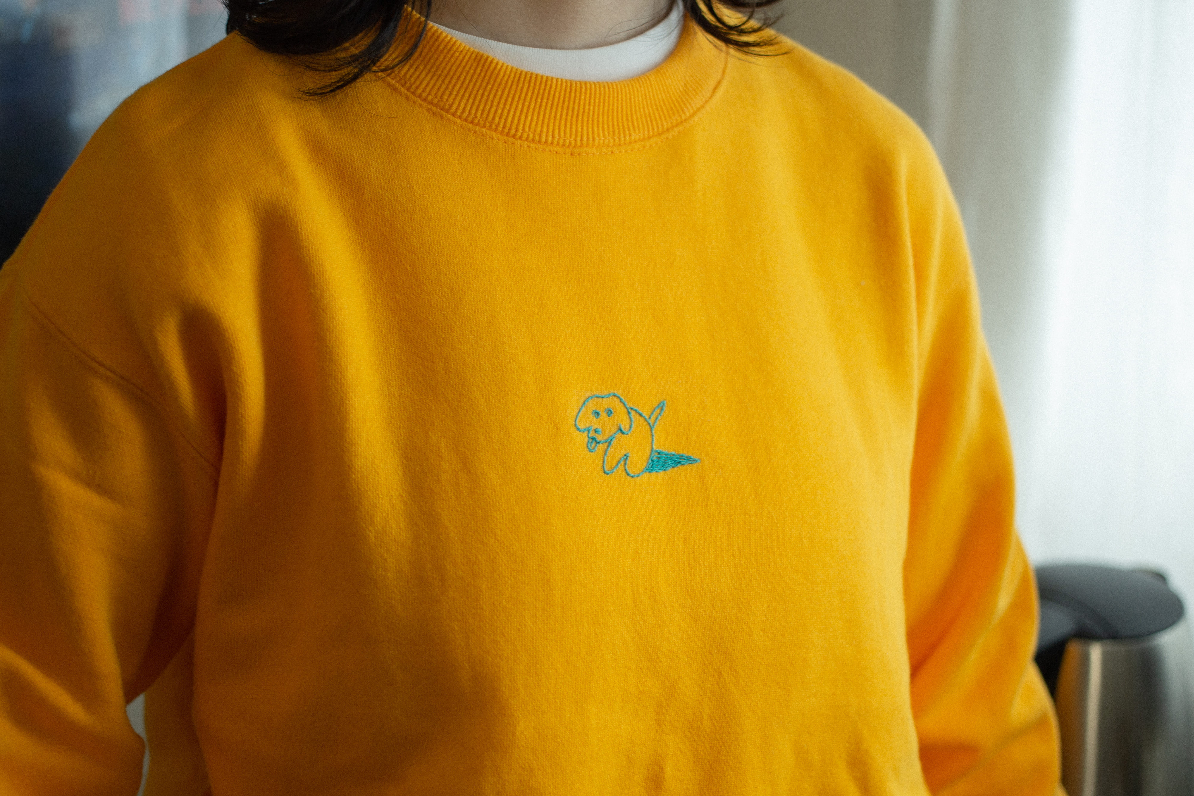 "ゆる犬"  手刺繍 スウェット・トレーナー (フーディへ変更可) イエロー・オレンジ 受注制作