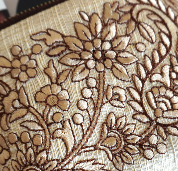 【送料無料】刺繍リボンのミニポーチ　-ベージュベースにお花模様の刺繍リボン- 3枚目の画像