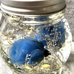 青い薔薇のハーバリウムキャンドル 3枚目の画像