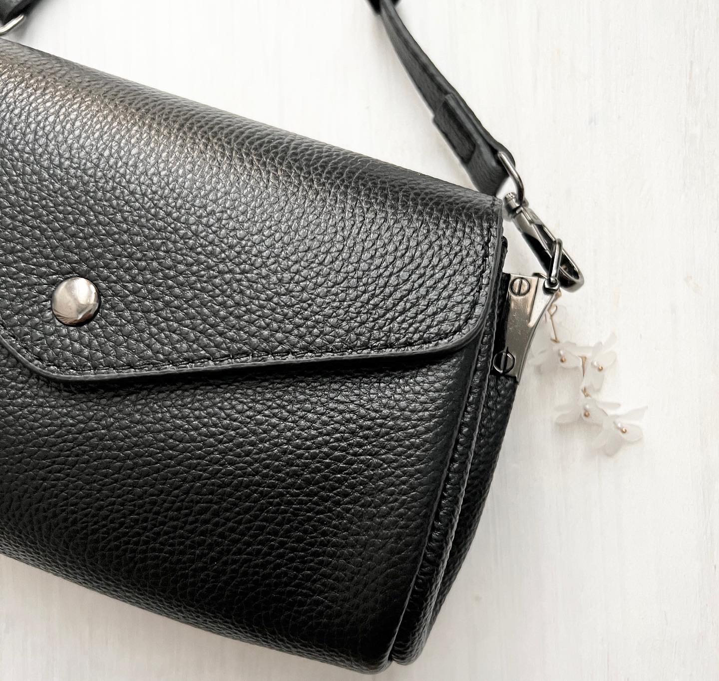 本革　柔らか　スマホポーチ スマホポシェット ショルダーバッグ　牛革 斜めがけ