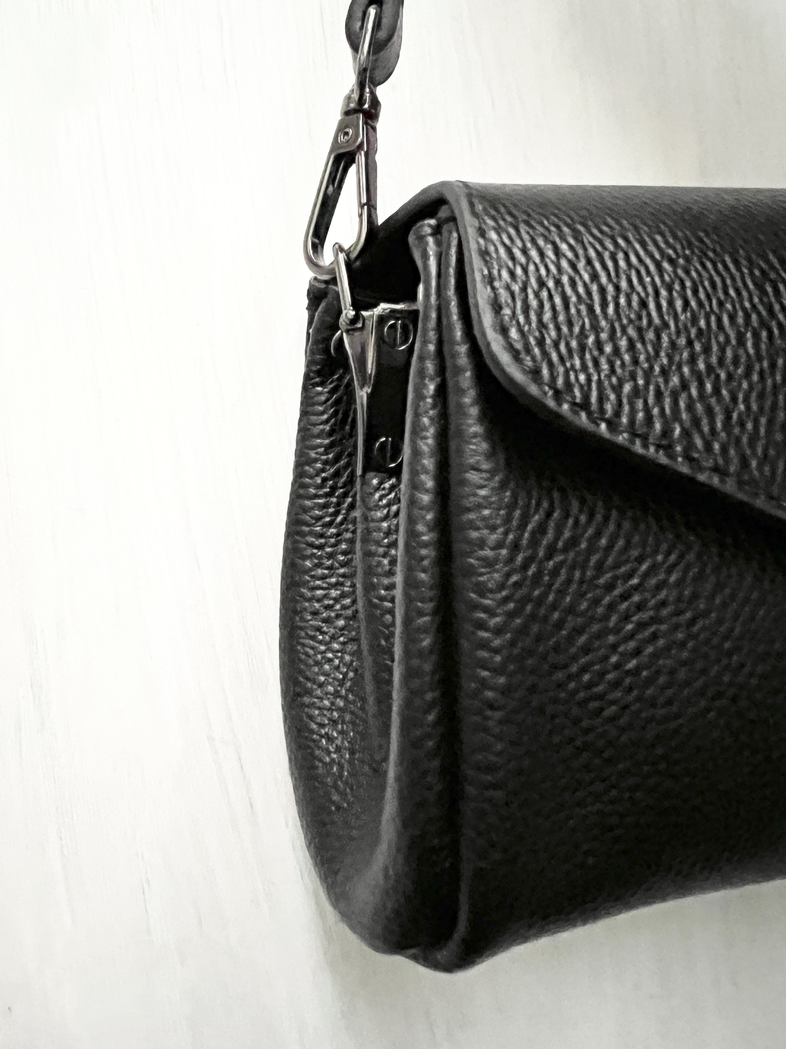 本革　柔らか　スマホポーチ スマホポシェット ショルダーバッグ　牛革 斜めがけ