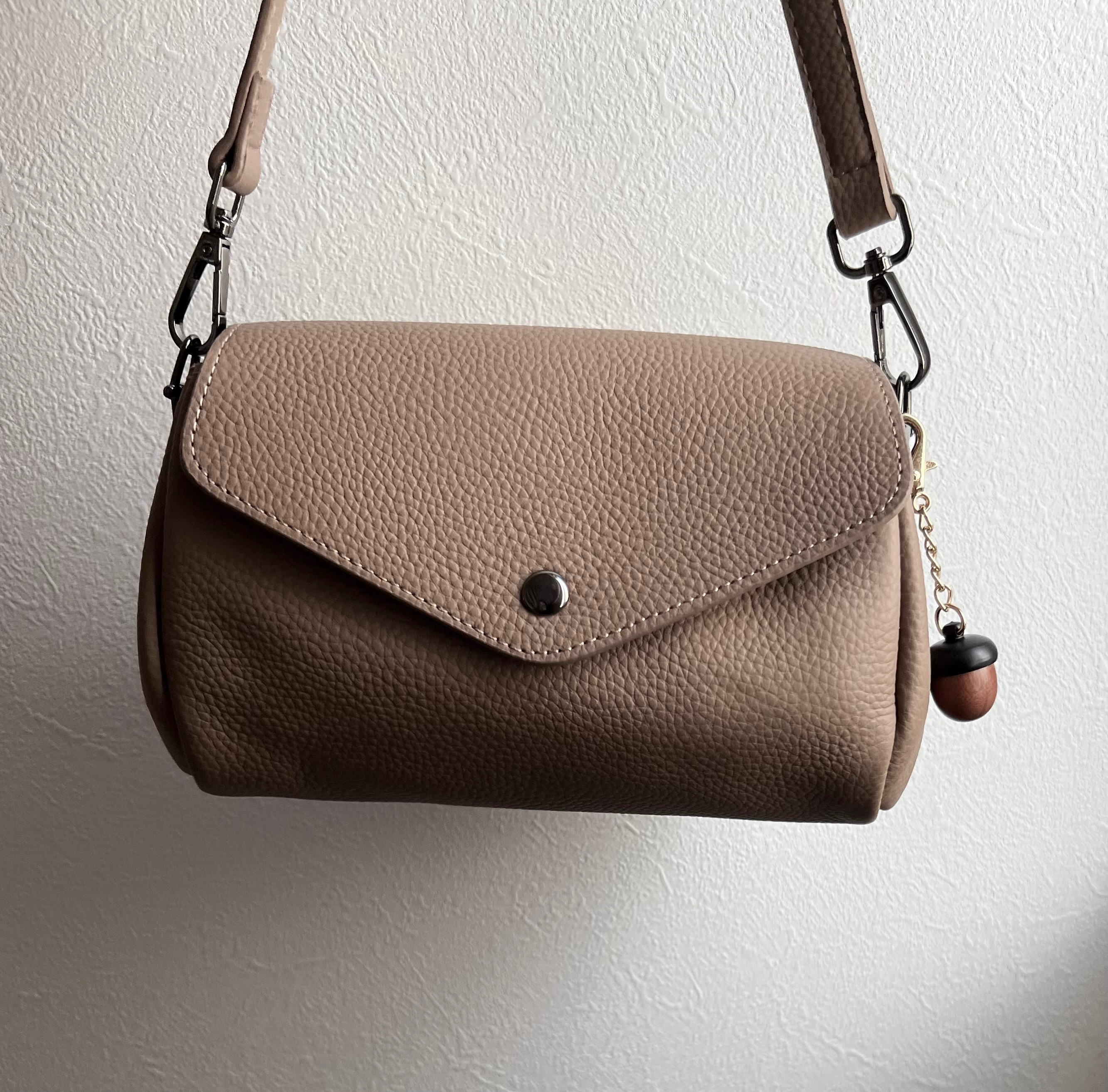 本革　柔らか　スマホポーチ スマホポシェット ショルダーバッグ　牛革 斜めがけ