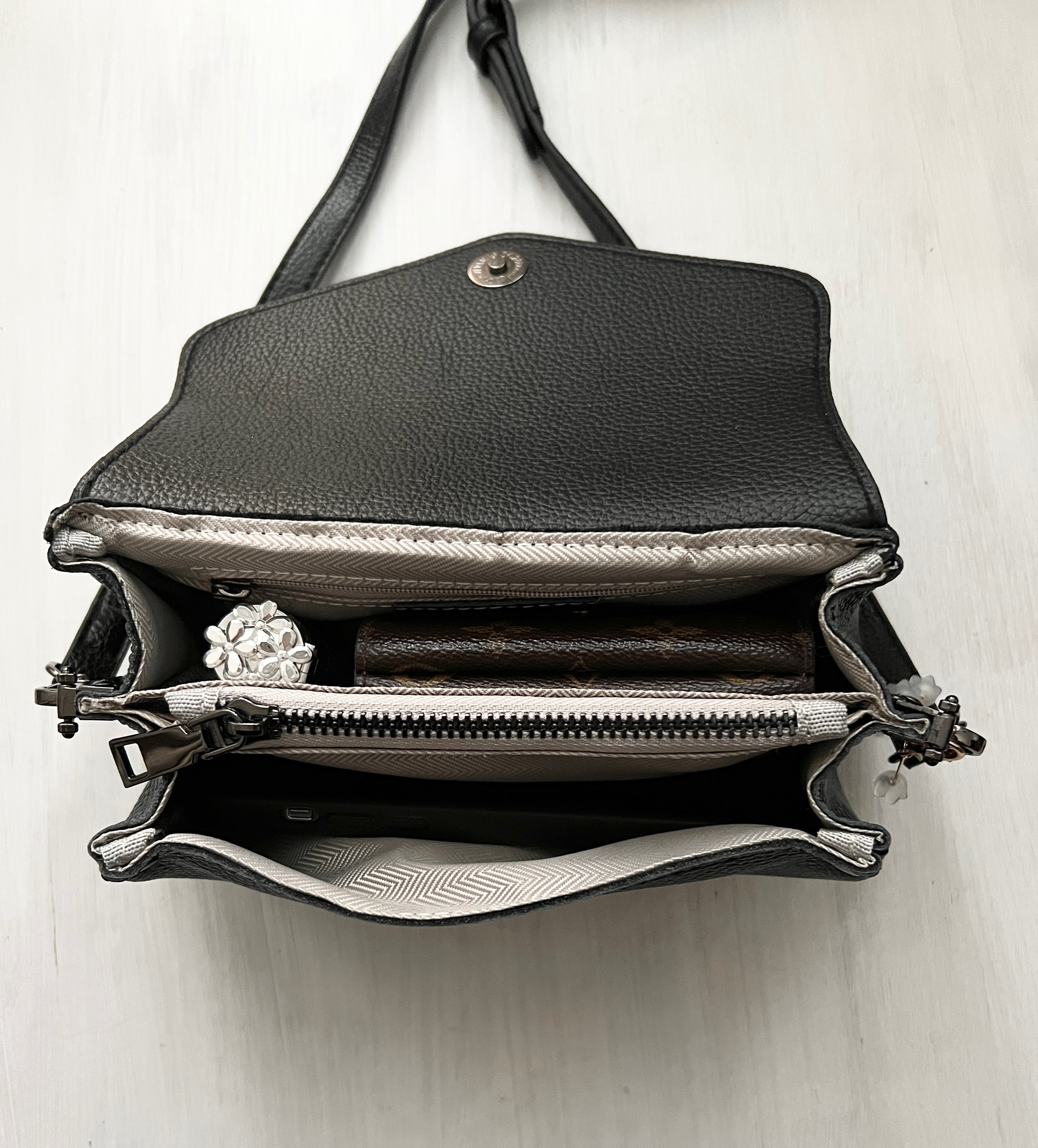 本革　柔らか　スマホポーチ スマホポシェット ショルダーバッグ　牛革 斜めがけ