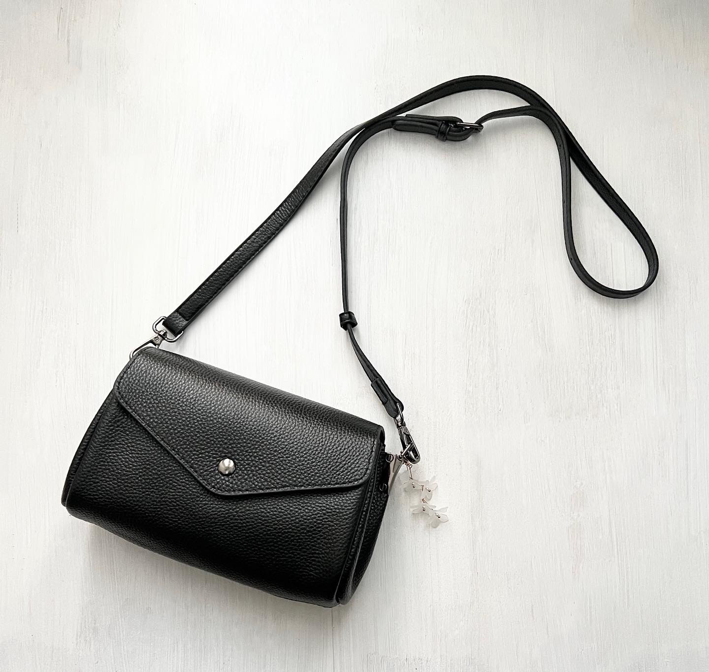 本革　柔らか　スマホポーチ スマホポシェット ショルダーバッグ　牛革 斜めがけ