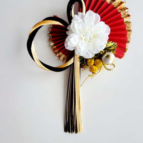 再販黒金水引結び白ダリア赤扇ミニ金俵しめ縄 正月 正月飾り 正月