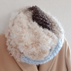 水色とチョコレートブラウンの上品な色合わせ　ふわもこスヌード　やわらかい　軽い　ベーシックなコートに合わせやすいスヌード 1枚目の画像