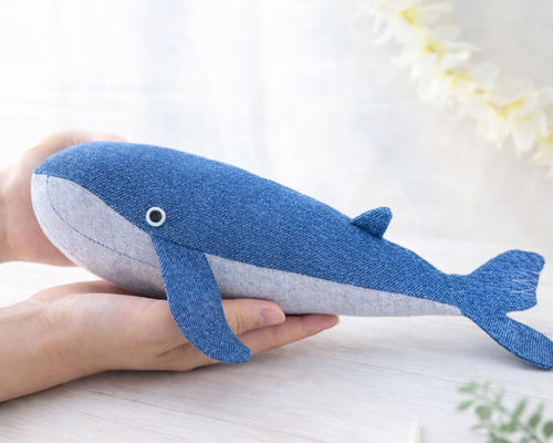 名入れ 幸運のお守り ホエールテール クジラのぬいぐるみ ／ ローマ字
