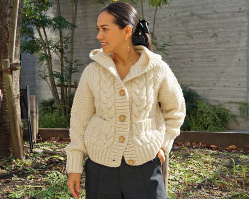 即納可】ローゲージウール・ケーブル編みフーディニットジャケット（N