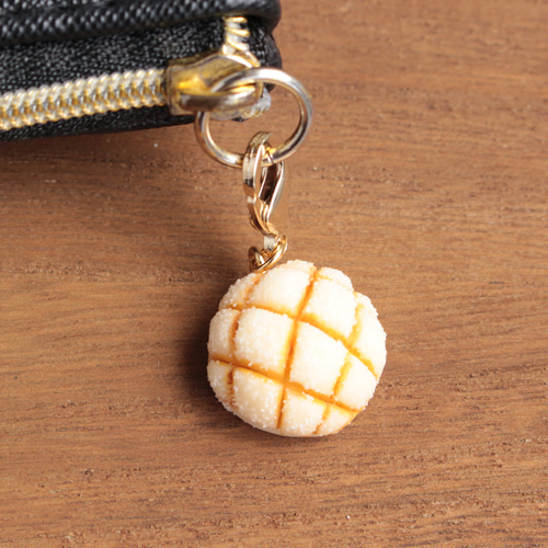 メロンパン　キーホルダー メロンパンのチャーム キーホルダー BALMA 通販 15118969｜Creema