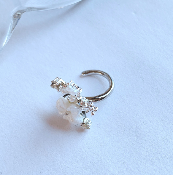 フラワー　パール　シルバー　小ぶり　イヤーカフ❤️            ストーン　片耳用1点♪ 2枚目の画像