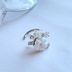 フラワー　パール　シルバー　小ぶり　イヤーカフ❤️            ストーン　片耳用1点♪ 3枚目の画像