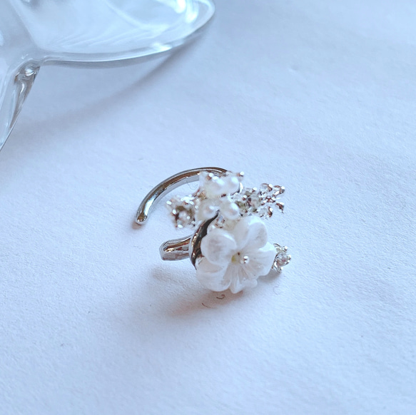 フラワー　パール　シルバー　小ぶり　イヤーカフ❤️            ストーン　片耳用1点♪ 3枚目の画像
