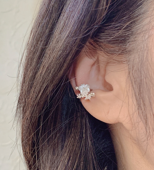 フラワー　パール　シルバー　小ぶり　イヤーカフ❤️            ストーン　片耳用1点♪ 5枚目の画像