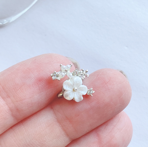 フラワー　パール　シルバー　小ぶり　イヤーカフ❤️            ストーン　片耳用1点♪ 4枚目の画像