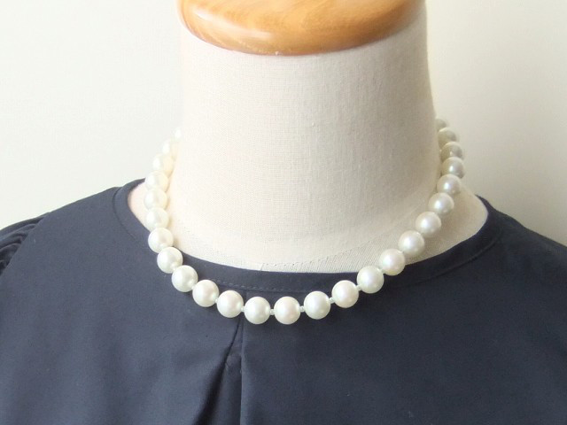 モードなガラスパールネックレス