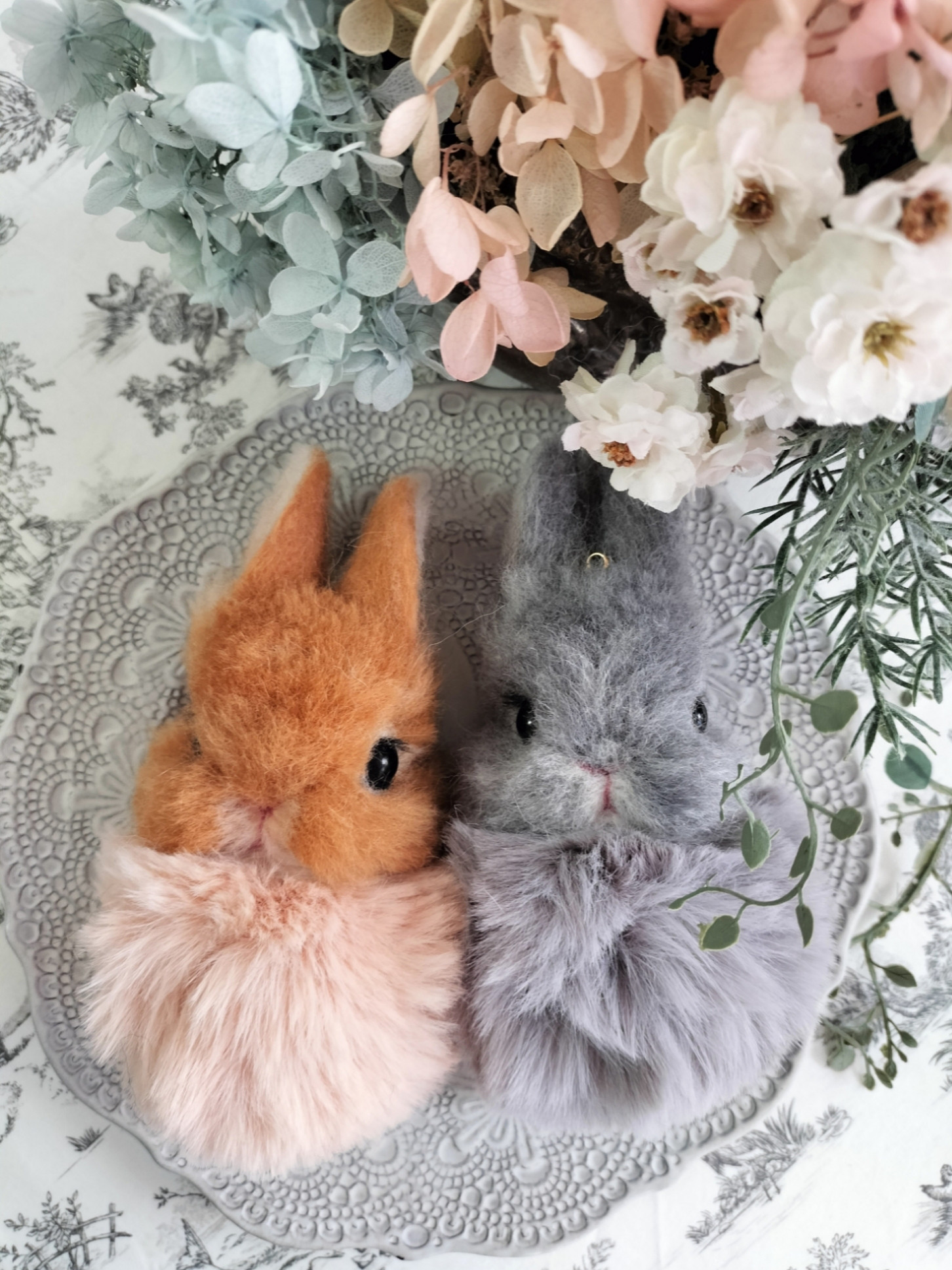 羊毛フェルトうさぎのぽんぽんチャーム(ネザーランドドワーフ