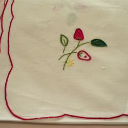 フィレンツェ手刺繡テーブルクロスとランチョンマットのセット 2枚目の画像