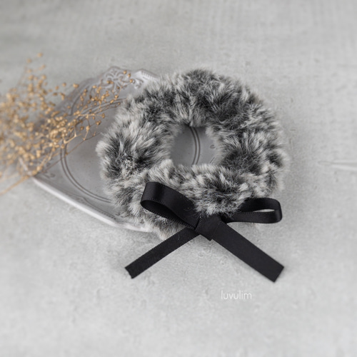 再販》178 サテンリボンとファーのふわふわシュシュ black mix ☆5色