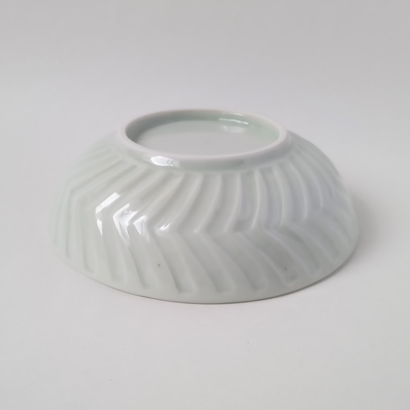 透明釉 葉文しのぎ5.5寸鉢　　シンプル　和食器　白　カレー皿　丼　麺 6枚目の画像