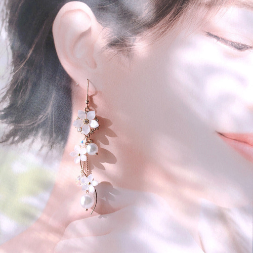 再販5】白いお花とパールピアス／イヤリング ピアス（フック・チェーン 