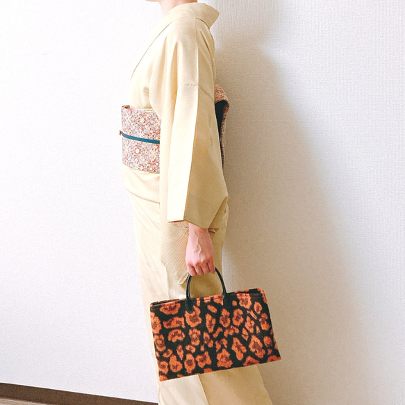 着物にも洋服にも合うモコモコウールのミニバッグ（焦げ茶＆オレンジ）◆花柄のぺたんこバッグ◆サブバッグ 2枚目の画像