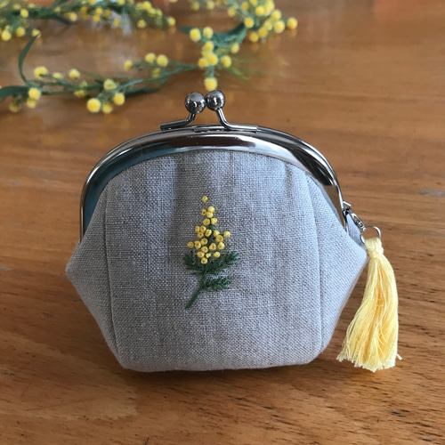 幸せ感じるミモザ刺繍 リネン がま口ポーチ 手刺繍ポーチ がま口 幸せ感じるミモザ刺繍 リネン がま口ポーチ 手刺繍ポーチ がま口